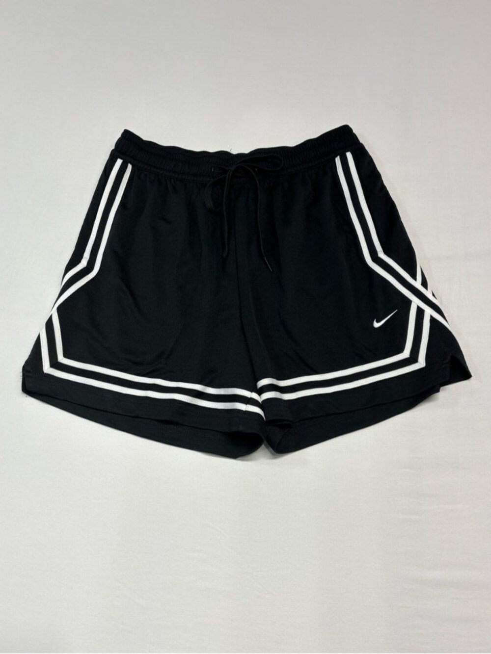 Nike Women’s Crossover Dri-FIT Basketball Shorts 5” Black White 460 sport active